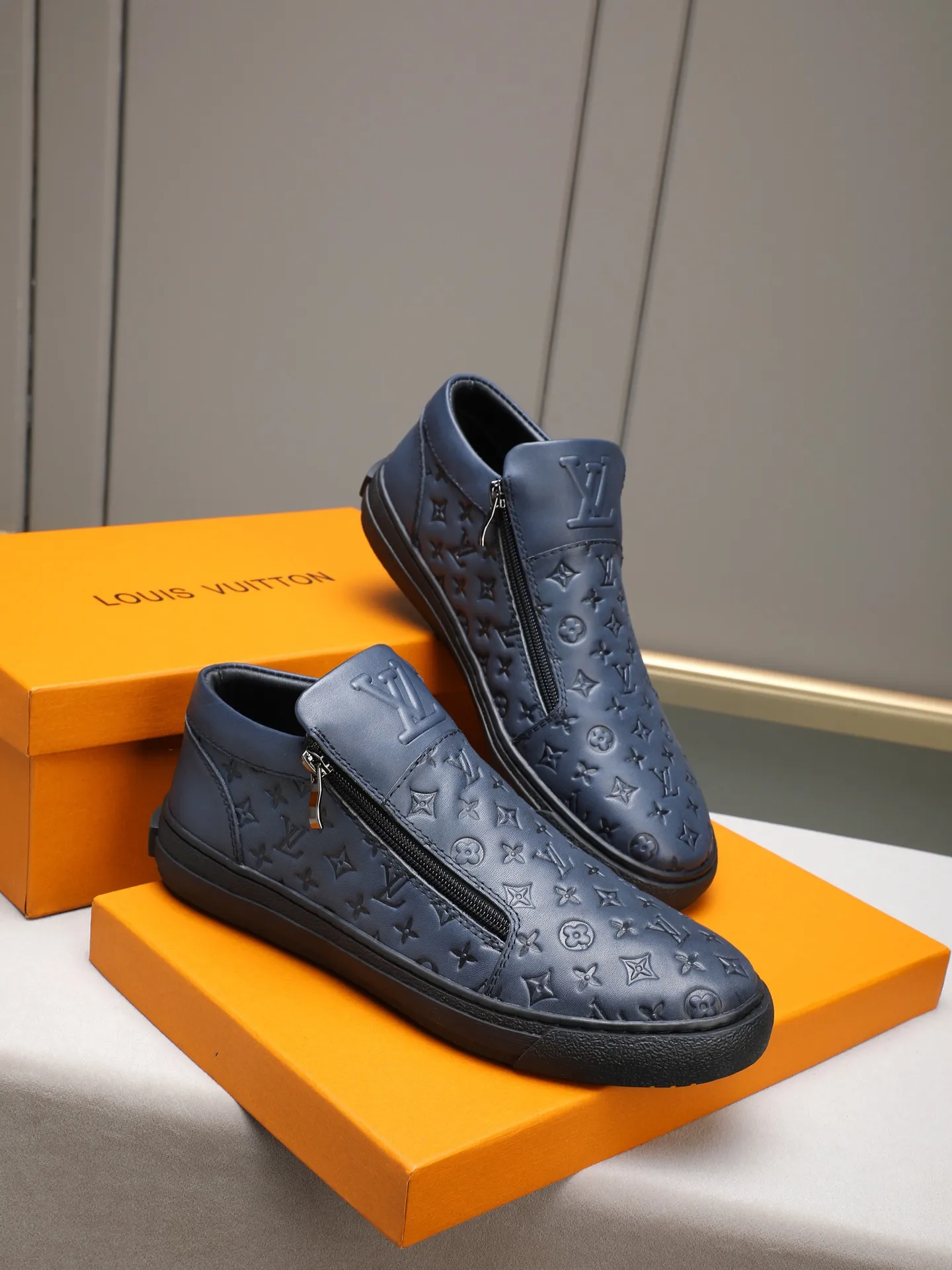 The main recommended model👍👍👍PP440 is the new LOUIS VUITTON [Luden Yiwei]——LV upper [Lv]🇮🇹Imported first-layer cowhide embossed🇩🇪Breathable sheep lining ➕Non-slip and wear-resistant outsole. Every man's identity is reflected in his elegant and stable upper shoes🚶🏻🚶🏻📯 No matter the wind or rain, the shoe last remains unchanged and can stand the test of time🔍️. ——Code number: 38-44 (45 can be customized)